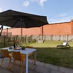 Huswell - Cozy Beach Apartment With Garden