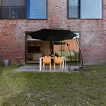 Huswell - Cozy Beach Apartment With Garden